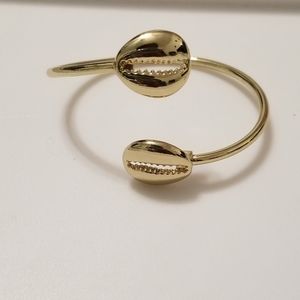 Tarnish-free Large Seashell Adjustable Bracelet